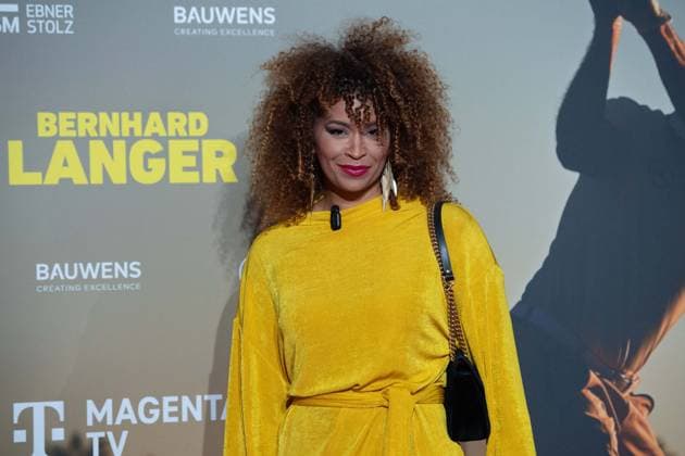 Diana SCHNEIDER, Presenter Magenta TV Red Carpet, Red Carpet Show, Arrival, Filmpremiere Filmpremiere BERNHARD LANGER Der Ewige Champion on 23 09 2025 at the Cinedom cinema in Cologne,