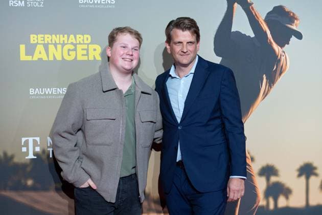 from left Julius WECKAUF, Actor, Leopold Leo HOESCH, Producer Red Carpet, Red Carpet Show, Arrival, Filmpremiere Filmpremiere BERNHARD LANGER Der Ewige Champion on 23 09 2025 at the Cinedom cinema in Cologne,