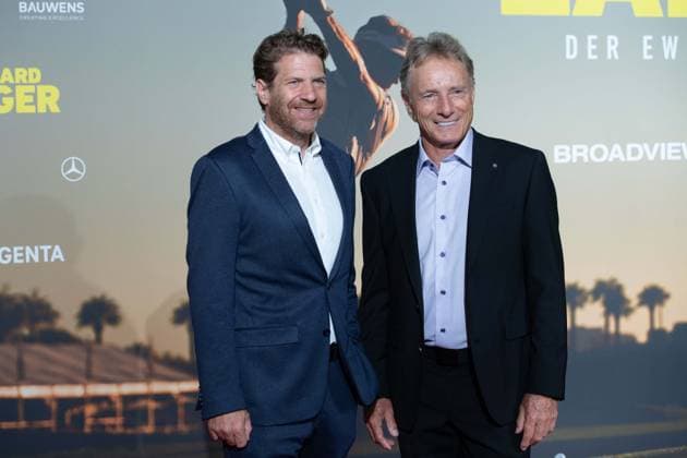 f l Arnim BUTZEN, Magenta TV Bernhard LANGER, golf pro, red carpet, red carpet show, arrival, film premiere Film premiere BERNHARD LANGER Der Ewige Champion on 23 09 2025 at the Cinedom cinema in Cologne,