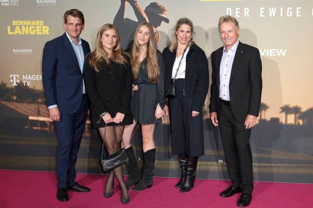 Leopold Hoesch with daughters Mathilde and Theresa, wife Judith and Bernhard Langer at the premiere of the documentary Bernhard Langer Der ewige Champion at the Cinedom Cologne, 23 09 2025 Foto:xR.xSchmiegeltx xFuturexImagex langer_5933