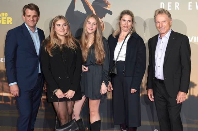 Leopold Hoesch with daughters Mathilde and Theresa, wife Judith and Bernhard Langer at the premiere of the documentary Bernhard Langer Der ewige Champion at the Cinedom Cologne, 23 09 2025 Foto:xR.xSchmiegeltx xFuturexImagex langer_5934