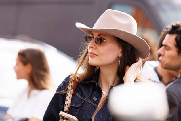 News - Diesel - Arrivals - Milan Fashion Week - Womenswear Spring Summer 2026 A guest is seen at the Diesel fashion show during Milan Fashion Week Women s Collection Spring Summer 2026. Milan (Italy), September 23rd, 2025. Photo: Cinzia Camela. Milan Circle Milano Italy Copyright: xCinziaxCamelax xLiveMediax LPN_2043114