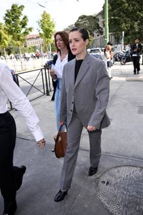 Milan, Jil Sander - Arrival of Guests - Milan Fashion Week - Womenswear Spring Summer 2026. Pictured: Claire Foy  Copyright: xSimonexComix xipa-agency.netx xSimonexComix IPA_Agency_IPA65649919