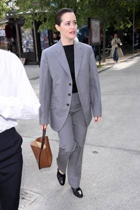 Milan, Italy: Milan, Jil Sander - Arrival of Guests - Milan Fashion Week - Womenswear Spring Summer 2026. Pictured: Claire Foy Milan Italy  - ZUMAp169 20250924_zea_p169_097 Copyright: xSimonexComix