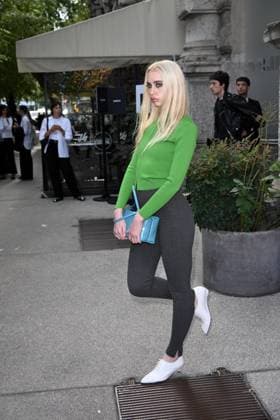 Milan, Italy: Milan, Jil Sander - Arrival of Guests - Milan Fashion Week - Womenswear Spring Summer 2026 In the photo: Guest Milan Italy  - ZUMAp169 20250924_zea_p169_100 Copyright: xSimonexComix