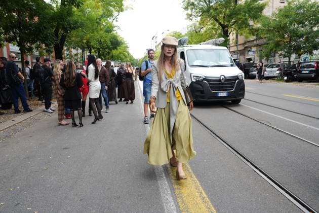 Milan, Crowds of people, influencers, and onlookers outside the Fendi fashion show during Women s Fashion Week, Milan Fashion Week on Via Solari.  Copyright: xDuilioxPiaggesix xipa-agency.netx xDuilioxPiaggesix IPA_Agency_IPA65672953