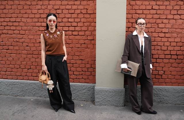 Milan, Crowds of people, influencers, and onlookers outside the Fendi fashion show during Women s Fashion Week, Milan Fashion Week on Via Solari.  Copyright: xDuilioxPiaggesix xipa-agency.netx xDuilioxPiaggesix IPA_Agency_IPA65673244