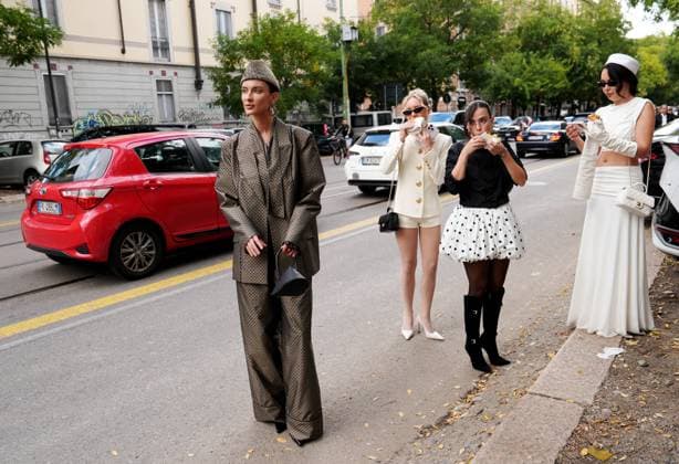 Milan, Crowds of people, influencers, and onlookers outside the Fendi fashion show during Women s Fashion Week, Milan Fashion Week on Via Solari.  Copyright: xDuilioxPiaggesix xipa-agency.netx xDuilioxPiaggesix IPA_Agency_IPA65673391