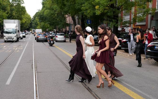 Milan, Crowds of people, influencers, and onlookers outside the Fendi fashion show during Women s Fashion Week, Milan Fashion Week on Via Solari.  Copyright: xDuilioxPiaggesix xipa-agency.netx xDuilioxPiaggesix IPA_Agency_IPA65673461