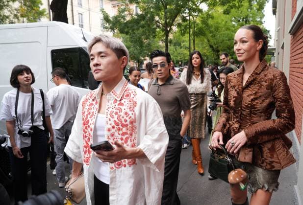 Milan, Crowds of people, influencers, and onlookers outside the Fendi fashion show during Women s Fashion Week, Milan Fashion Week on Via Solari.  Copyright: xDuilioxPiaggesix xipa-agency.netx xDuilioxPiaggesix IPA_Agency_IPA65673368