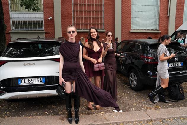 Milan, Crowds of people, influencers, and onlookers outside the Fendi fashion show during Women s Fashion Week, Milan Fashion Week on Via Solari.  Copyright: xDuilioxPiaggesix xipa-agency.netx xDuilioxPiaggesix IPA_Agency_IPA65673451