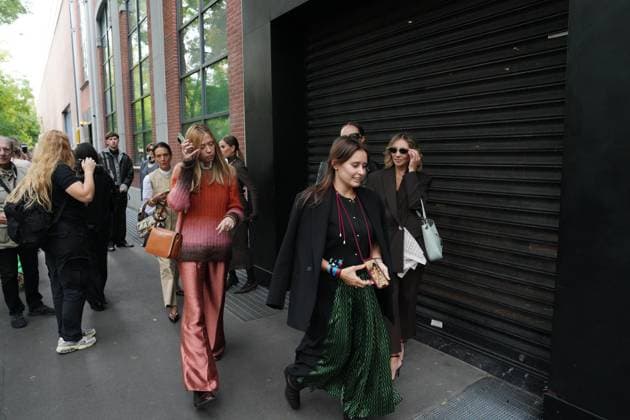 Milan, Crowds of people, influencers, and onlookers outside the Fendi fashion show during Women s Fashion Week, Milan Fashion Week on Via Solari.  Copyright: xDuilioxPiaggesix xipa-agency.netx xDuilioxPiaggesix IPA_Agency_IPA65673510