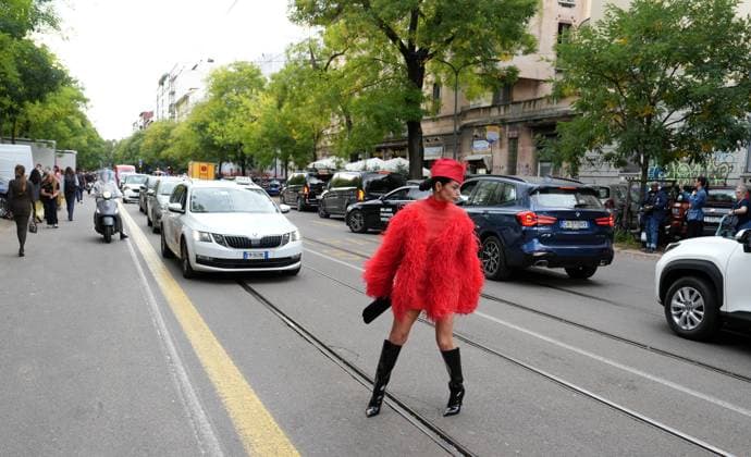 Milan, Crowds of people, influencers, and onlookers outside the Fendi fashion show during Women s Fashion Week, Milan Fashion Week on Via Solari.  Copyright: xDuilioxPiaggesix xipa-agency.netx xDuilioxPiaggesix IPA_Agency_IPA65673551
