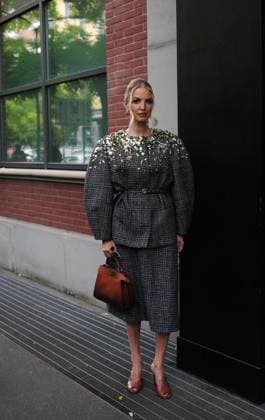 Milan, Crowds of people, influencers, and onlookers outside the Fendi fashion show during Women s Fashion Week, Milan Fashion Week on Via Solari.  Copyright: xDuilioxPiaggesix xipa-agency.netx xDuilioxPiaggesix IPA_Agency_IPA65673579