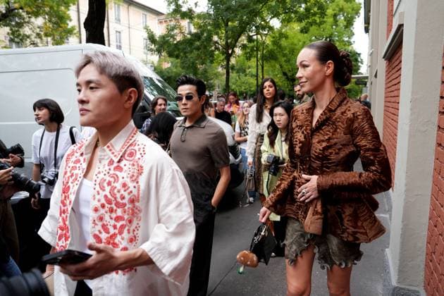 Milan, Milan, Italy: Milan, Crowds of people, influencers, and onlookers outside the Fendi fashion show during Women s Fashion Week, Milan Fashion Week on Via Solari. Milan Italy  - ZUMAp169 20250924_zea_p169_450 Copyright: xDuilioxPiaggesix