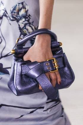 News - Antonio Marras - Runway and celebrities- Milan Fashion Week - Womenswear Spring Summer 2026 A model (bag detail) walks the runway at the Antonio Marras fashion show during the Milan Womenswear Spring Summer 2026 on September 24, 2025 in Milan, Italy. Photo: Cinzia Camela. Milano Viale Molise, 68 Italy Copyright: xCinziaxCamelax xLiveMediax LPN_2044472