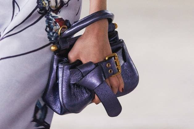 News - Antonio Marras - Runway and celebrities- Milan Fashion Week - Womenswear Spring Summer 2026 A model (bag detail) walks the runway at the Antonio Marras fashion show during the Milan Womenswear Spring Summer 2026 on September 24, 2025 in Milan, Italy. Photo: Cinzia Camela. Milano Viale Molise, 68 Italy Copyright: xCinziaxCamelax xLiveMediax LPN_2044473
