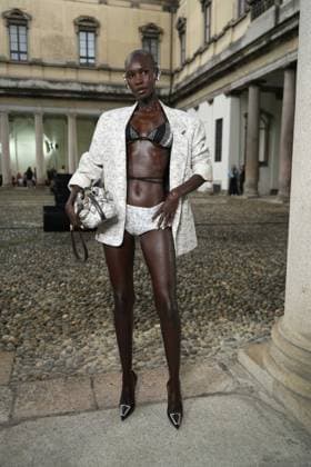 Milan, Italy: Milan, Milan Women s Fashion Week Spring Summer 2026 - Women s Fashion, Spring Summer 2026. - Missoni fashion show - arrivals in the photo: guest Milan Italy  - ZUMAp169 20250924_zea_p169_1021 Copyright: xRiccardoxGIordanox