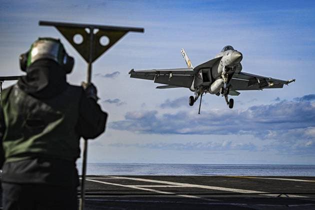 Bilder des Jahres 2025, News September 09 US-Flugzeugträger USS Gerald R. Ford in der Nordsee vor Norwegen ** NUR FÜR REDAKTIONELLE ZWECKE ** EDITORIAL USE ONLY **<p>US-Flugzeugträger USS Gerald R. Ford in der Nordsee vor Norwegen, eine Boeing F A-18E F Super Hornet der US Navy landet auf dem Flugdeck, fotografiert am 24. September 2025 in der Nordsee vor Norwegen. Berlin Berlin Berlin Copyright: MaurizioxGambarini *** US aircraft carrier USS Gerald R Ford in the North Sea off Norway FOR EDITORIAL PURPOSES ONLY EDITORIAL USE ONLY p US aircraft carrier USS Gerald R Ford in the North Sea off Norway, a US Navy Boeing F A 18E F Super Hornet lands on the flight deck, photographed on September 24, 2025 in the North Sea off Norway Berlin Berlin Berlin Copyright MaurizioxGambarini Copyright: MaurizioxGambarini doc82jbhw2x2oz1lwj0fi97 ,EDITORIAL USE ONLY