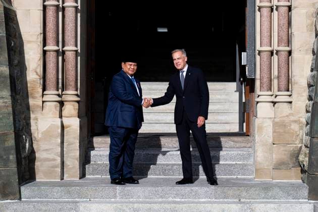 September 24, 2025, Ottawa, On, Canada: Prime Minister Mark Carney shakes hands with President of Indonesia Prabowo Subianto during a working visit on Parliament Hill in Ottawa, on Wednesday, Sept. 24, 2025. Ottawa Canada  - ZUMAc35_ 20250924_zaf_c35_141 Copyright: xSpencerxColbyx