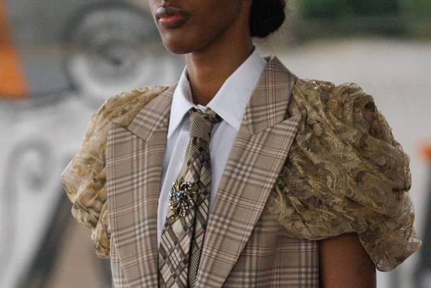 News - Antonio Marras - Runway and celebrities- Milan Fashion Week - Womenswear Spring Summer 2026 A model (detail) walks the runway at the Antonio Marras fashion show during the Milan Womenswear Spring Summer 2026 on September 24, 2025 in Milan, Italy. Photo: Cinzia Camela. Milano Viale Molise, 68 Italy Copyright: xCinziaxCamelax xLiveMediax LPN_2045924