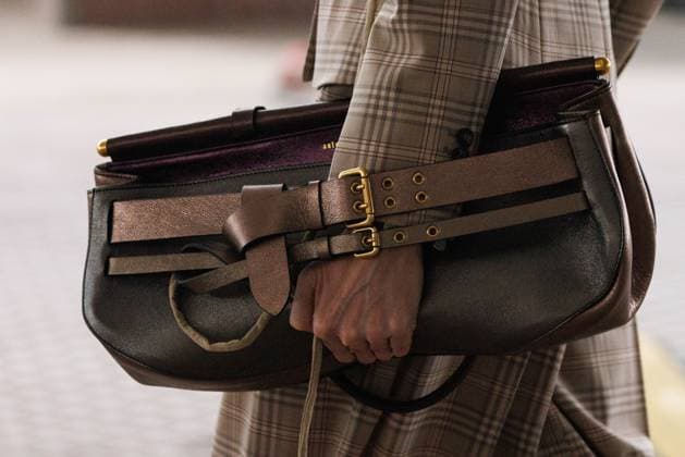 News - Antonio Marras - Runway and celebrities- Milan Fashion Week - Womenswear Spring Summer 2026 A model (bag detail) walks the runway at the Antonio Marras fashion show during the Milan Womenswear Spring Summer 2026 on September 24, 2025 in Milan, Italy. Photo: Cinzia Camela. Milano Viale Molise, 68 Italy Copyright: xCinziaxCamelax xLiveMediax LPN_2045930