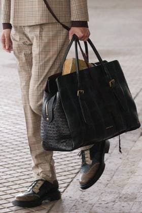 News - Antonio Marras - Runway and celebrities- Milan Fashion Week - Womenswear Spring Summer 2026 A model (bag detail) walks the runway at the Antonio Marras fashion show during the Milan Womenswear Spring Summer 2026 on September 24, 2025 in Milan, Italy. Photo: Cinzia Camela. Milano Viale Molise, 68 Italy Copyright: xCinziaxCamelax xLiveMediax LPN_2045932