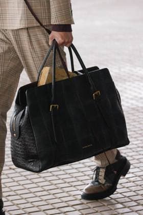 News - Antonio Marras - Runway and celebrities- Milan Fashion Week - Womenswear Spring Summer 2026 A model (bag detail) walks the runway at the Antonio Marras fashion show during the Milan Womenswear Spring Summer 2026 on September 24, 2025 in Milan, Italy. Photo: Cinzia Camela. Milano Viale Molise, 68 Italy Copyright: xCinziaxCamelax xLiveMediax LPN_2045933