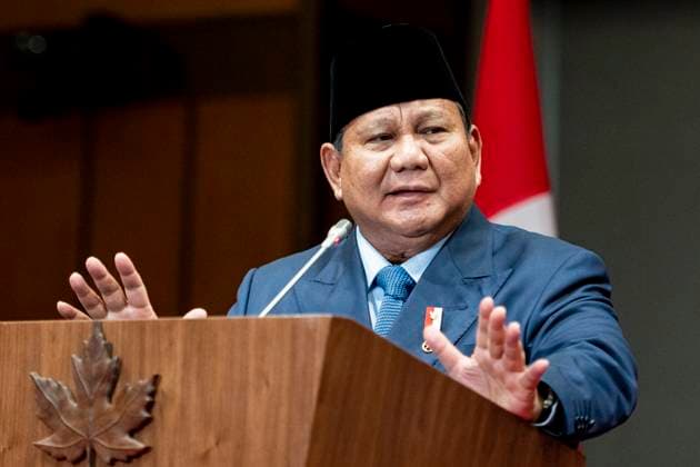 September 24, 2025, Ottawa, On, Canada: President of Indonesia Prabowo Subianto delivers remarks ahead of a signing ceremony with Prime Minister Mark Carney, not pictured, during a working visit with on Parliament Hill in Ottawa, on Wednesday, Sept. 24, 2025. Ottawa Canada  - ZUMAc35_ 20250924_zaf_c35_153 Copyright: xSpencerxColbyx