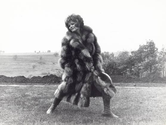 Circa 1975: Italian actress CLAUDIA CARDINALE wearing a fur coat outdoors. Hollywood USA  - ZUMAg49_ 19750101_glb_g49_324 Copyright: xGlobexPhotosx