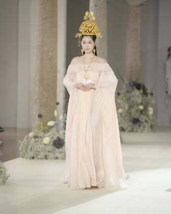 September 24, 2025, Milan, Milan, Italy: A model walks the runway wearing creations by designer XIONG YING for the HEAVEN GAIA collection during Milan Fashion Week Spring Summer 2026, at the Museo Leonardo da Vinci, in Milan, Italy, on September 24, 2025. Milan Italy - ZUMAp285 20250924_zep_p285_001 Copyright: xGennaroxPiscopox