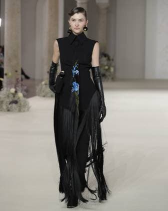 September 24, 2025, Milan, Milan, Italy: A model walks the runway wearing creations by designer XIONG YING for the HEAVEN GAIA collection during Milan Fashion Week Spring Summer 2026, at the Museo Leonardo da Vinci, in Milan, Italy, on September 24, 2025. Milan Italy - ZUMAp285 20250924_zep_p285_015 Copyright: xGennaroxPiscopox