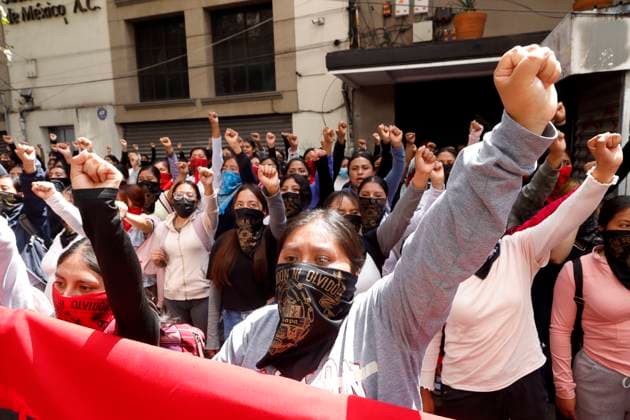 Students from the Isidro Burgos Teachers School in Ayotzinapa protest outside the Ministry of Foreign Affairs to demand justice for the 43 students of Ayotzinapa Teacher Training School enforced disappearance on the 11th anniversary of the tragedy. on September 24, 2025, in Mexico City, Mexico. Mexico City Mexico - ZUMAe321 20250924_zia_e321_054 Copyright: xLuisxBarronx