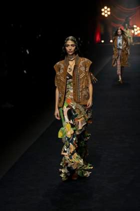 Milan Fashion Week - Women S S 2026 Etro Fashion Show Runway Milan, Italy Milan Fashion Week - Women S S 2026 Etro Fashion Show Runway Milan, Italy 24th September 2025  Copyright: xJohnnyxDallaxLibera SGPx