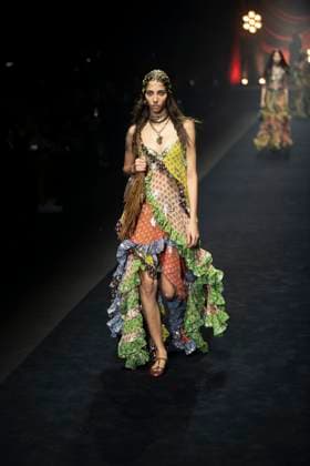 Milan Fashion Week - Women S S 2026 Etro Fashion Show Runway Milan, Italy Milan Fashion Week - Women S S 2026 Etro Fashion Show Runway Milan, Italy 24th September 2025  Copyright: xJohnnyxDallaxLibera SGPx