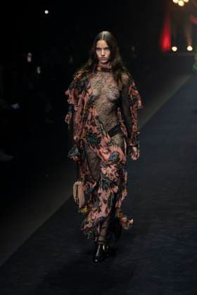 Milan Fashion Week - Women S S 2026 Etro Fashion Show Runway Milan, Italy Milan Fashion Week - Women S S 2026 Etro Fashion Show Runway Milan, Italy 24th September 2025  Copyright: xJohnnyxDallaxLibera SGPx