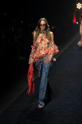 Milan Fashion Week - Women S S 2026 Etro Fashion Show Runway Milan, Italy Milan Fashion Week - Women S S 2026 Etro Fashion Show Runway Milan, Italy 24th September 2025  Copyright: xJohnnyxDallaxLibera SGPx