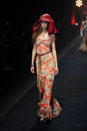 Milan Fashion Week - Women S S 2026 Etro Fashion Show Runway Milan, Italy Milan Fashion Week - Women S S 2026 Etro Fashion Show Runway Milan, Italy 24th September 2025  Copyright: xJohnnyxDallaxLibera SGPx