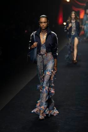 Milan Fashion Week - Women S S 2026 Etro Fashion Show Runway Milan, Italy Milan Fashion Week - Women S S 2026 Etro Fashion Show Runway Milan, Italy 24th September 2025  Copyright: xJohnnyxDallaxLibera SGPx