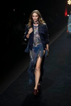 Milan Fashion Week - Women S S 2026 Etro Fashion Show Runway Milan, Italy Milan Fashion Week - Women S S 2026 Etro Fashion Show Runway Milan, Italy 24th September 2025  Copyright: xJohnnyxDallaxLibera SGPx