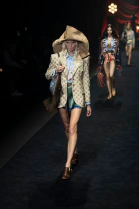 Milan Fashion Week - Women S S 2026 Etro Fashion Show Runway Milan, Italy Milan Fashion Week - Women S S 2026 Etro Fashion Show Runway Milan, Italy 24th September 2025  Copyright: xJohnnyxDallaxLibera SGPx