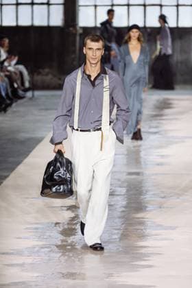 Milan, Italy: Milan, Milan Women s Fashion Week Spring Summer 2026 - Women s Fashion, Spring Summer 2026 - Boss Fashion Show - Catwalk. Pictured: Model Milan Italy  - ZUMAp169 20250925_zea_p169_119 Copyright: xAlessandroxBremecx