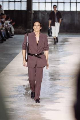 Milan, Italy: Milan, Milan Women s Fashion Week Spring Summer 2026 - Women s Fashion, Spring Summer 2026 - Boss Fashion Show - Catwalk. Pictured: Model Milan Italy  - ZUMAp169 20250925_zea_p169_123 Copyright: xAlessandroxBremecx