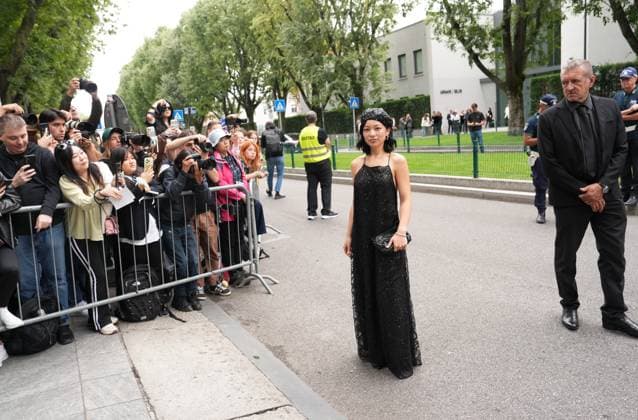 Milan, Crowds of Influencers and VIPs Outside the Armani Fashion Show on Via Bergognone  Copyright: xDuilioxPiaggesix xipa-agency.netx xDuilioxPiaggesix IPA_Agency_IPA65734923