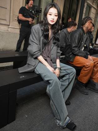 Milan, Italy, Italy: Milan, Milan Women s Fashion Week Spring Summer 2026 - MM6 Maison Margiela Fashion Show - Front Row Guests Pictured: Sun Yi Milan Italy  - ZUMAp169 20250925_zea_p169_1219 Copyright: xRiccardoxGiordanox
