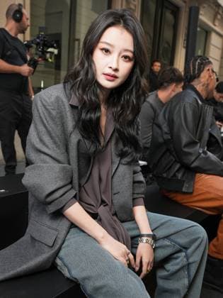 Milan, Italy, Italy: Milan, Milan Women s Fashion Week Spring Summer 2026 - MM6 Maison Margiela Fashion Show - Front Row Guests Pictured: Sun Yi Milan Italy  - ZUMAp169 20250925_zea_p169_1205 Copyright: xRiccardoxGiordanox