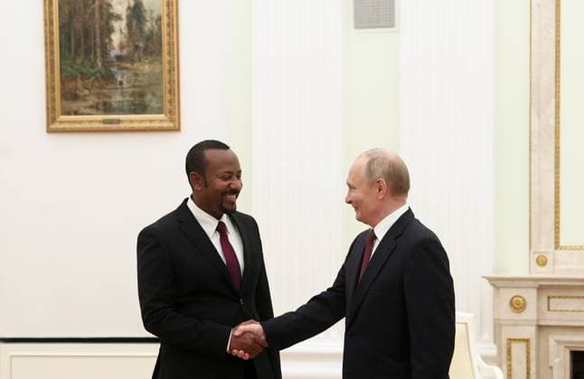 Russia Putin Bilaterial Meetings 9013733 25.09.2025 Ethiopian Prime Minister Abiy Ahmed and Russian President Vladimir Putin shake hands during a meeting at the Kremlin in Moscow, Russia. Sofia Sandurskaya Sputnik Moscow Russia  Copyright: xSofiaxSandurskayax