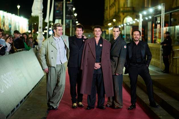 73rd San Sebastian International Film Festival: La tregua Red Carpet Miguel Angel Vivas, Aron Piper, Fernando Valdivielso, Javier Pereira, Jose Pastor attended La tregua Red Carpet during 73rd San Sebastian International Film Festival at Victoria Eugenia Theatre on September 25, 2025 in Donostia San Sebastian, Spain Photo by IMAGO MPG Donostia San Sebastian Victoria Eugenia Theatre Euskadi Spain  Copyright: xMPGx
