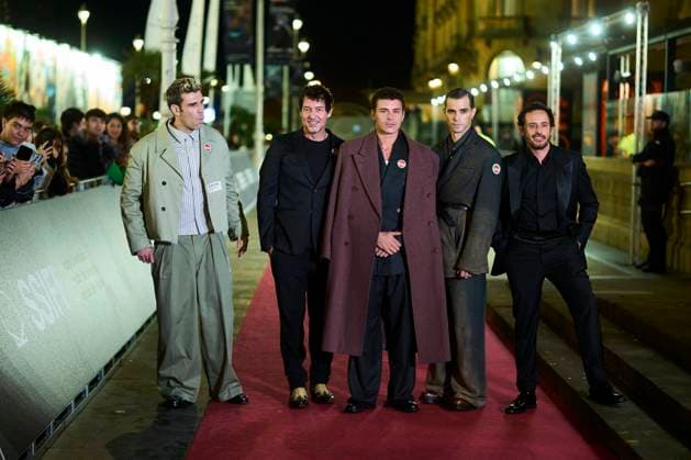 73rd San Sebastian International Film Festival: La tregua Red Carpet Miguel Angel Vivas, Aron Piper, Fernando Valdivielso, Javier Pereira, Jose Pastor attended La tregua Red Carpet during 73rd San Sebastian International Film Festival at Victoria Eugenia Theatre on September 25, 2025 in Donostia San Sebastian, Spain Photo by IMAGO MPG Donostia San Sebastian Victoria Eugenia Theatre Euskadi Spain  Copyright: xMPGx