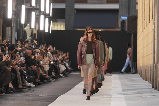 Milan, Milan Women s Fashion Week Spring Summer 2026 - Women s Fashion, Spring Summer 2026. - MM6 Maison Margiela fashion show - catwalk in the photo: Model  Copyright: xRiccardoxGIordanox xipa-agency.netx xRiccardoxGiordano IPAx IPA_Agency_IPA65751206